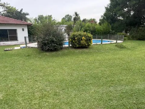 Casa quinta de dos ambientes, más quincho completo cubierto, parrilla, piscina y amplio parque