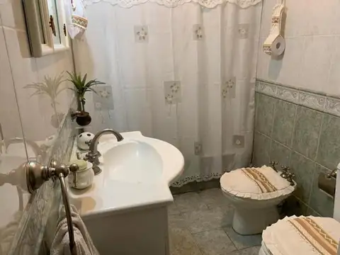 Casa 5 ambientes con 4 baños