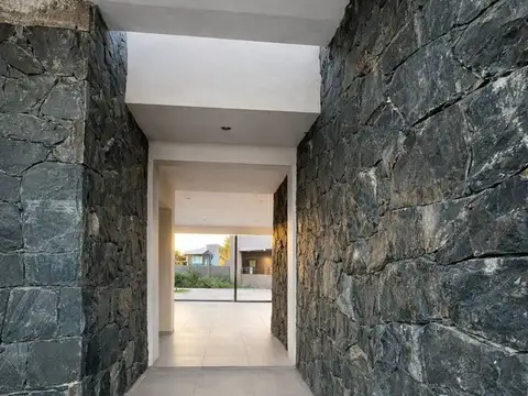 Colectora Autopista RN 20