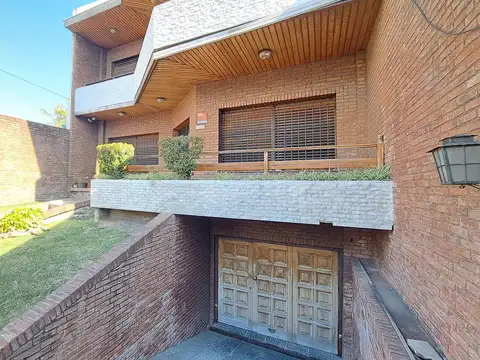 Casa 5 ambientes con 3 baños