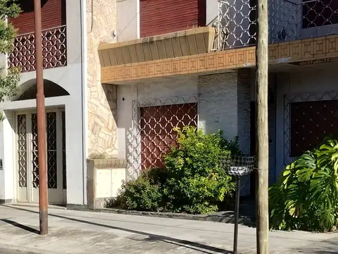 Hermosa Casa ideal 2 Familias, a mts Gaona.