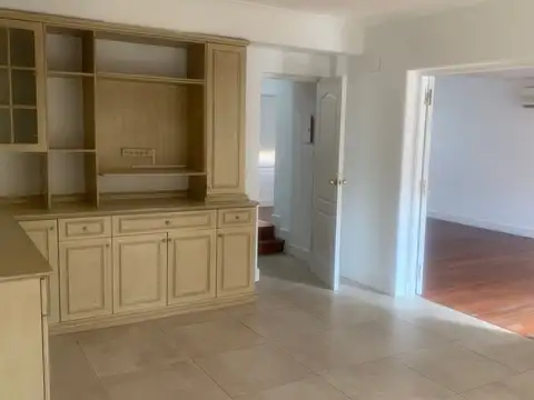 Casa 6 ambientes con 4 baños