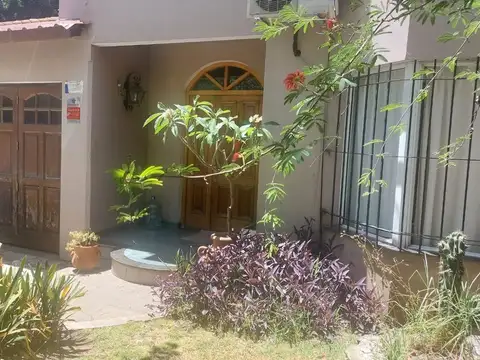 VENTA PROP 4 AMB + QUINCHO LOTE/PROP MORENO CENTRO