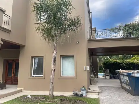 CASA EN VENTA BARRIO LA CANDIDA 3 DORMITORIOS