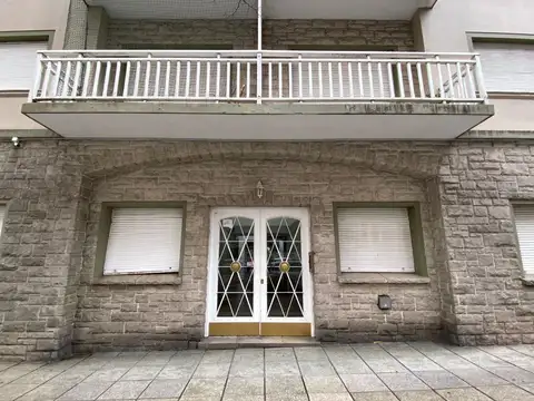 Depto de 4 amb a mts. del mar y ctro. comercial GUEMES
