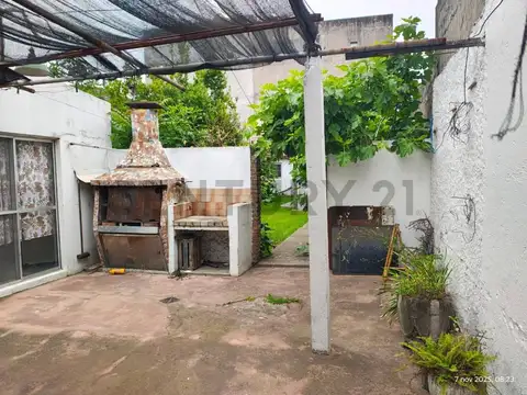 Casa 5 ambientes con 2 baños