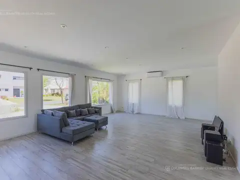 Casa 5 ambientes con 2 baños