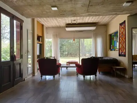 Casa 5 ambientes con 3 baños