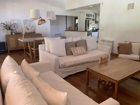 Casa 5 ambientes con 3 baños