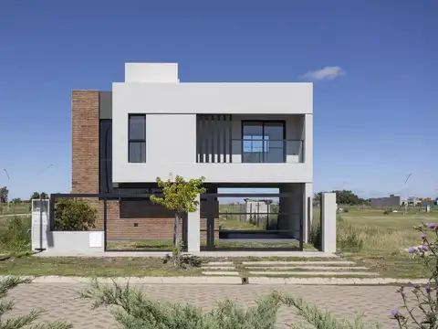 Venta casa 2 plantas de 2 dormitorios con pileta y parrillero en EcoTierra, Pueblo Esther