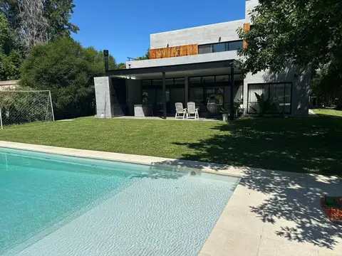 VENTA Casa De Diseño en Los Cardales Country Club