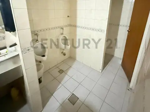 LOCAL EN ALQUILER 688 m2 EN IMPORTANTE ESQUINA