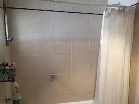 EXCELENTE DPTO EN PLENO CASCO URBANO, AMPLIOS AMBIENTES, MUY LUMINOSO, CONSULTE!