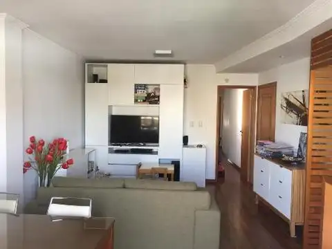 EXCELENTE DPTO EN PLENO CASCO URBANO, AMPLIOS AMBIENTES, MUY LUMINOSO, CONSULTE!