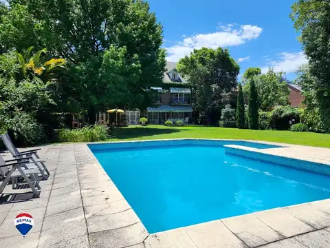 Casa en Venta con 2 cocheras