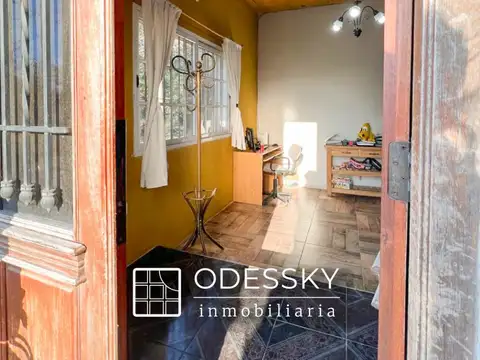 Casa 6 ambientes con 2 baños