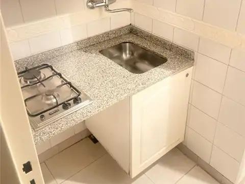 Parera 100, Piso P.B.