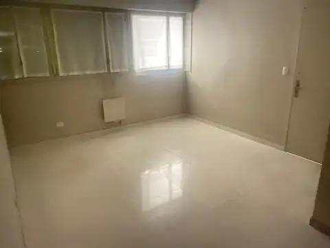 Parera 100, Piso P.B.