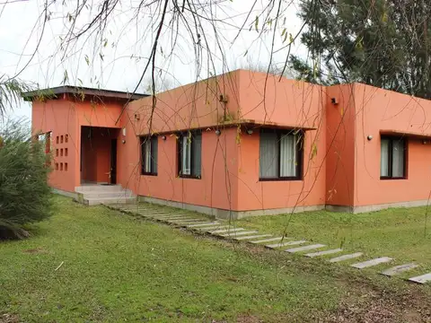 Casa 6 ambientes con 3 baños