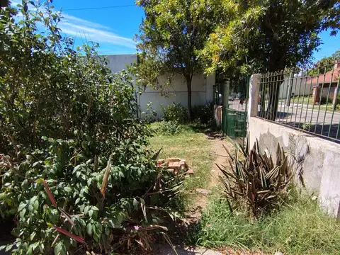 CASA CON GRAN LOTE A LA VENTA EN BERAZATEGUI