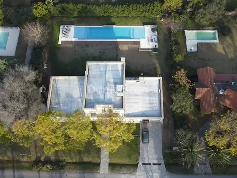 Casa 6 ambientes con 5 baños