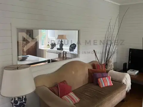 Casa en Alquiler con 3 cocheras