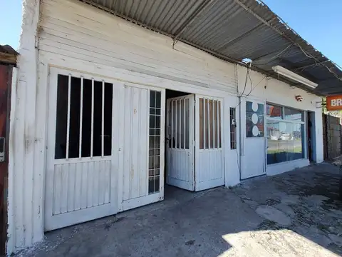 CASA EN VENTA EN VILLA ELISA CON SALON COMERCIAL