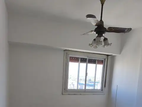 DEPARTAMENTO 3 AMBIENTES CON BALCÓN Y VISTA AL FRENTE. BERUTI 205 PISO 18 "B" AVELLANEDA