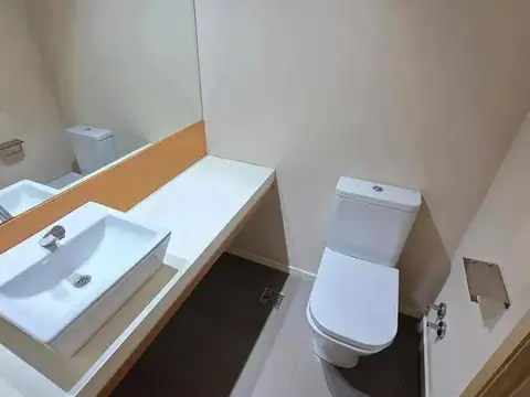 Oficina en Alquiler al Norte