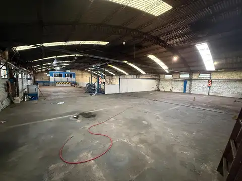 Venta galpón + oficina en barrio España y Hospitales