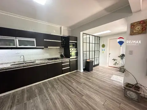 Casa 6 ambientes con 4 baños