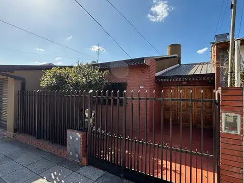 VENTA CASA 4 AMB/LOCAL  + DEPTO 2AMB-MULTIFAMILIAR