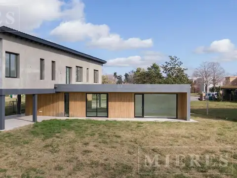 Casa en venta sobre lote interno en area 2 San Matias