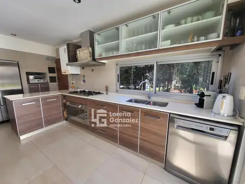 Casa en Alquiler Temporal con 8 cocheras