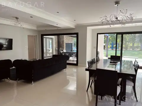 Casa 6 ambientes con 5 baños