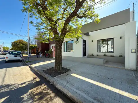 VENTA CASA SEMICENTRO 3 AMBIENTES RECICLADA TANDIL