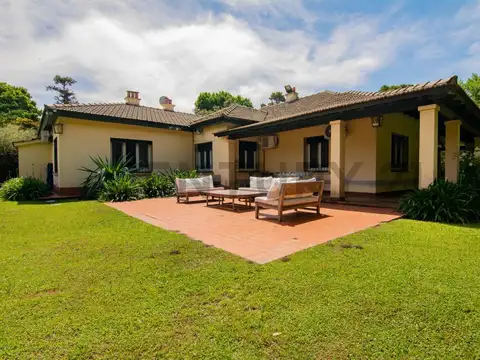 Casa en Venta con 2 cocheras