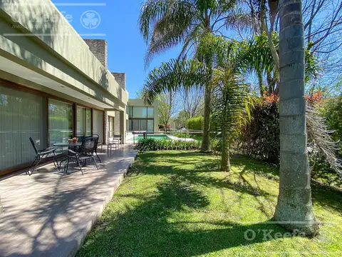 Casa en Venta en Abril Club De Campo, USD 1.200.000