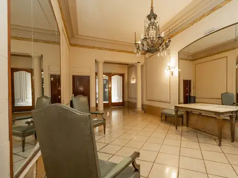 VENTA DE EXCLUSIVA OFICINA EN RECOLETA