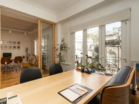 VENTA DE EXCLUSIVA OFICINA EN RECOLETA