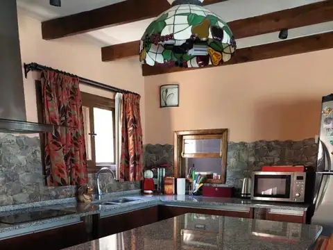 Casa en Alquiler Temporal con 4 cocheras