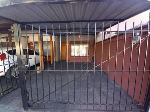 Depto Tipo Casa en Venta en Castelar Norte, USD 138.000