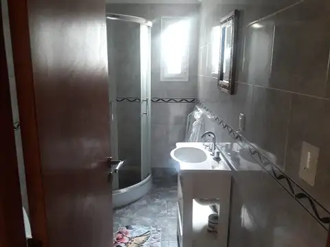 CASA EN ZONA PARQUEMAR EN EXCELENTE ESTADO