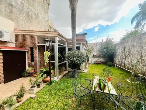 Casa venta 3 dormitorios, patio y cochera Rosario
