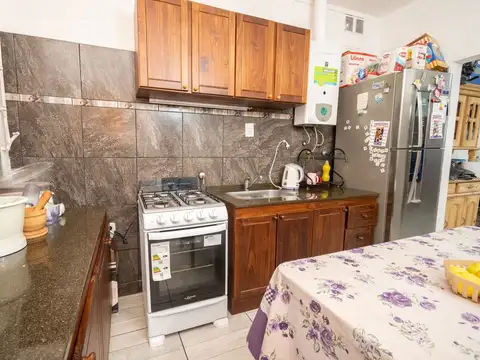 CASA 2 DORMITORIOS y COCHERA BARRIO ROMA