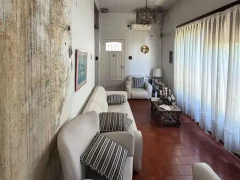 VENTA CASA 4 AMBIENTES – MERLO CENTRO