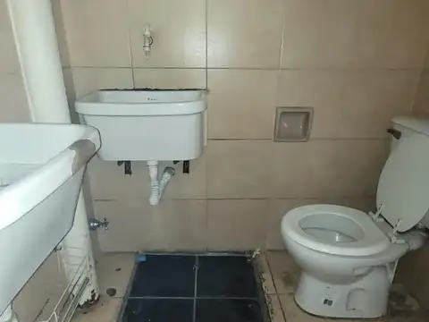 2 LOCALES EN CONJUNTO SAN MARTIN CENTRO A 1/2 CUADRA B PLAZA