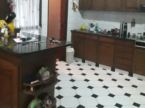 Casa 5 ambientes con 3 baños