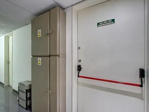 Oficina en Alquiler con 7 cocheras