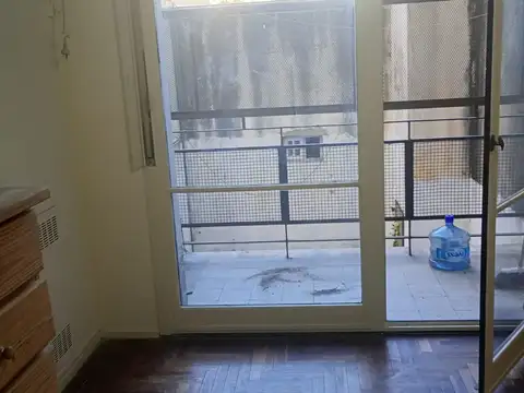 ALQUILER 2 AMB AMPLIOS """CON COCHERA Y  BALCON"""....CENTRO